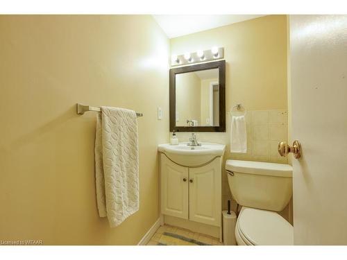 994 Alice Street, Woodstock, ON - Indoor Photo Showing Bathroom