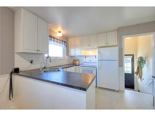 994 Alice Street, Woodstock, ON - Indoor Photo Showing Kitchen