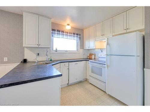 994 Alice Street, Woodstock, ON - Indoor Photo Showing Kitchen With Double Sink