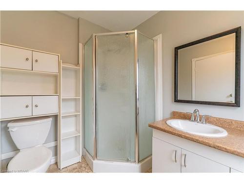 72-74 Brock Street E, Tillsonburg, ON - Indoor Photo Showing Bathroom