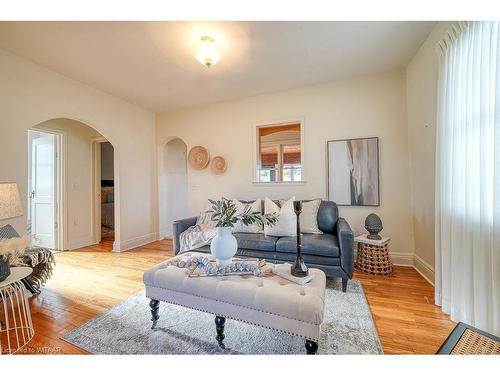 116 East Park Drive, Woodstock, ON - Indoor Photo Showing Living Room