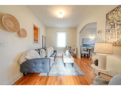 116 East Park Drive, Woodstock, ON - Indoor Photo Showing Living Room