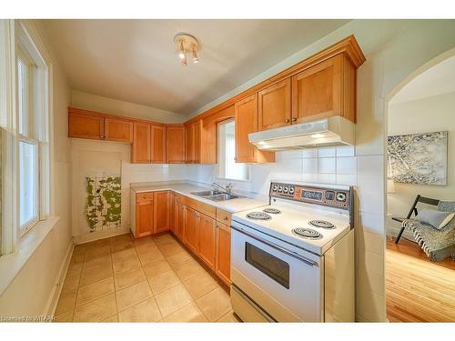 116 East Park Drive, Woodstock, ON - Indoor Photo Showing Kitchen With Double Sink