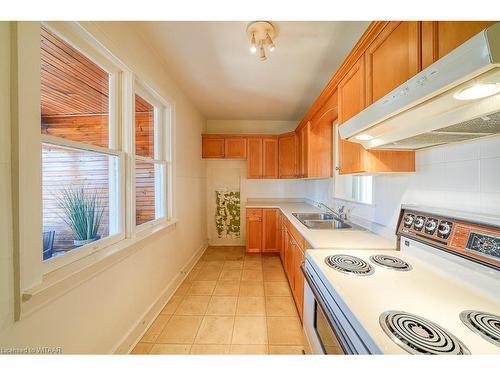 116 East Park Drive, Woodstock, ON - Indoor Photo Showing Kitchen With Double Sink