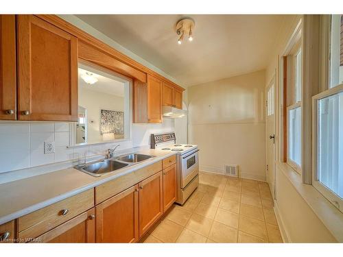 116 East Park Drive, Woodstock, ON - Indoor Photo Showing Kitchen With Double Sink