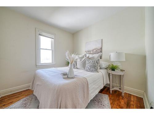 116 East Park Drive, Woodstock, ON - Indoor Photo Showing Bedroom