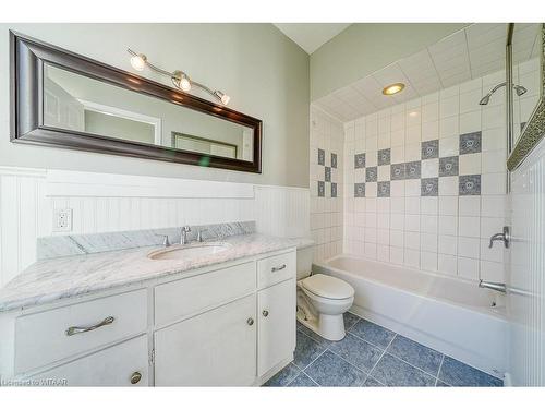 246 Thames Street N, Ingersoll, ON - Indoor Photo Showing Bathroom