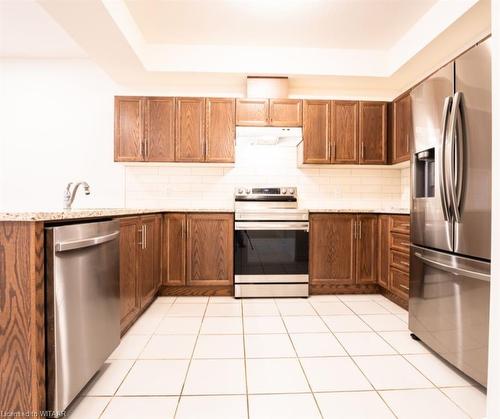 1613 Dunkirk Avenue, Woodstock, ON - Indoor Photo Showing Kitchen