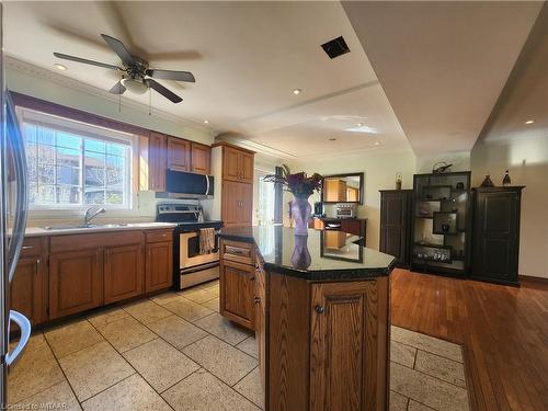 98 Allen Street, Tillsonburg, ON - Indoor Photo Showing Kitchen