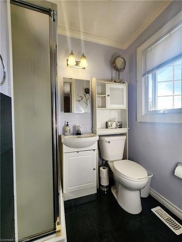 98 Allen Street, Tillsonburg, ON - Indoor Photo Showing Bathroom