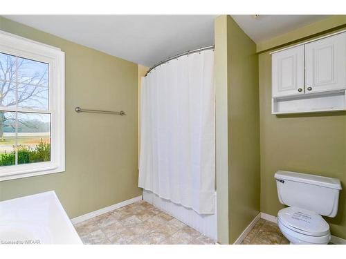 301 Plowmans Line, Tillsonburg, ON - Indoor Photo Showing Bathroom