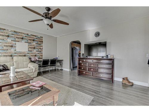 685715 Highway 2, Woodstock, ON - Indoor Photo Showing Living Room