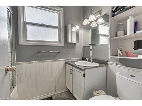 685715 Highway 2, Woodstock, ON - Indoor Photo Showing Bathroom