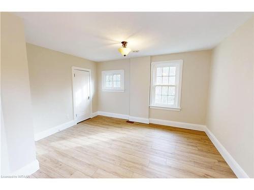 2-145 Vansittart Avenue, Woodstock, ON - Indoor Photo Showing Other Room