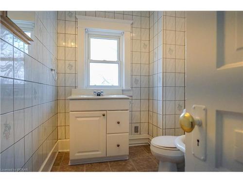 72-74 Brock Street E, Tillsonburg, ON - Indoor Photo Showing Bathroom