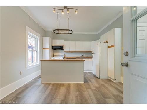 72-74 Brock Street E, Tillsonburg, ON - Indoor Photo Showing Kitchen