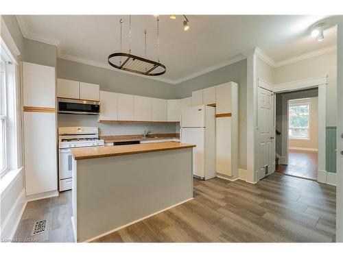 72-74 Brock Street E, Tillsonburg, ON - Indoor Photo Showing Kitchen