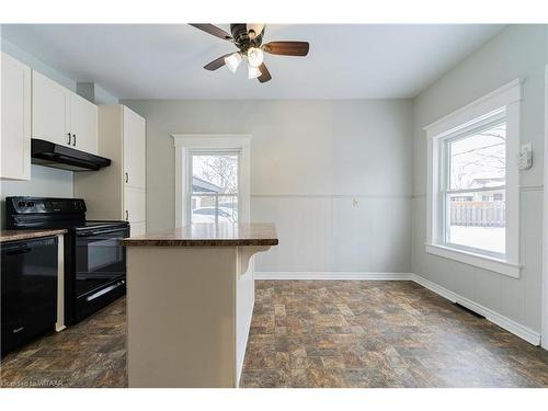 72-74 Brock Street E, Tillsonburg, ON - Indoor Photo Showing Kitchen