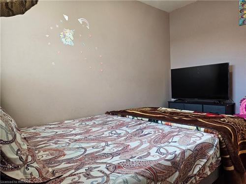 833 Pavey Street, Woodstock, ON - Indoor Photo Showing Bedroom