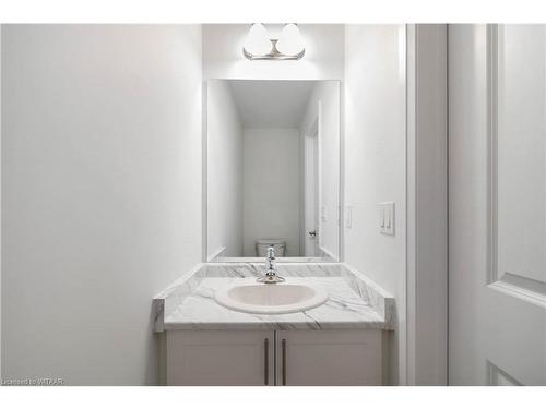 255 Harwood Avenue, Woodstock, ON - Indoor Photo Showing Bathroom