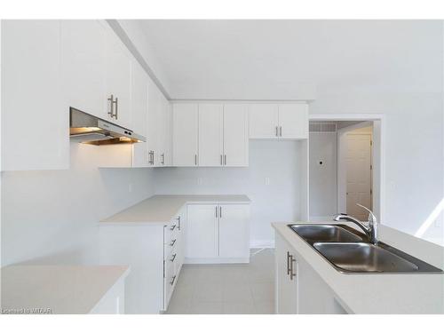 255 Harwood Avenue, Woodstock, ON - Indoor Photo Showing Kitchen With Double Sink