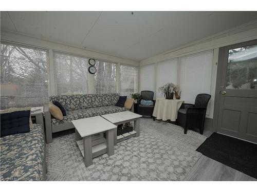 11 Mcdonald Court, Tillsonburg, ON - Indoor Photo Showing Living Room