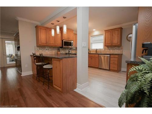 11 Mcdonald Court, Tillsonburg, ON - Indoor Photo Showing Kitchen