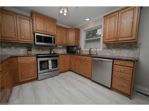 11 Mcdonald Court, Tillsonburg, ON - Indoor Photo Showing Kitchen