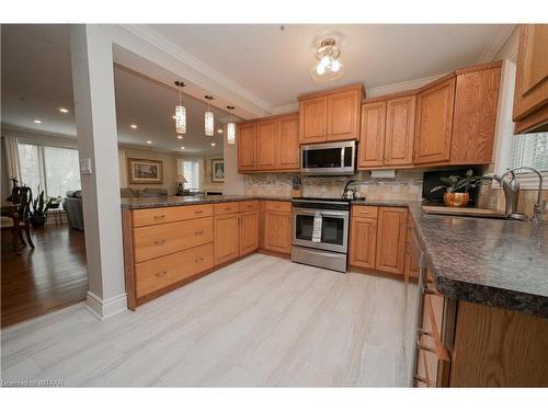 11 Mcdonald Court, Tillsonburg, ON - Indoor Photo Showing Kitchen