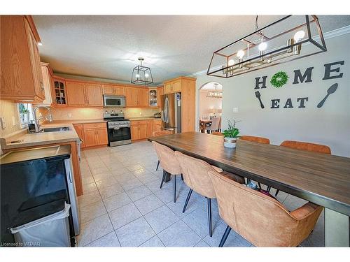 905 Woodbine Court, Kitchener, ON - Indoor Photo Showing Kitchen