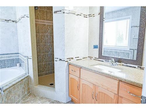 905 Woodbine Court, Kitchener, ON - Indoor Photo Showing Bathroom