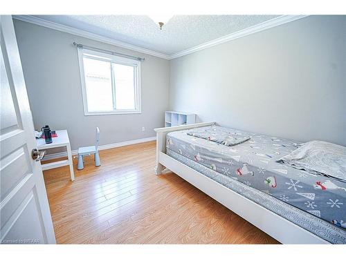 905 Woodbine Court, Kitchener, ON - Indoor Photo Showing Bedroom