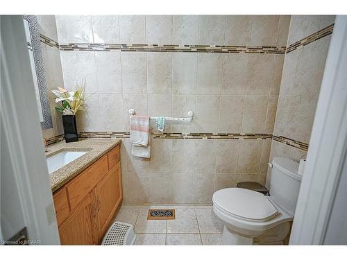 905 Woodbine Court, Kitchener, ON - Indoor Photo Showing Bathroom