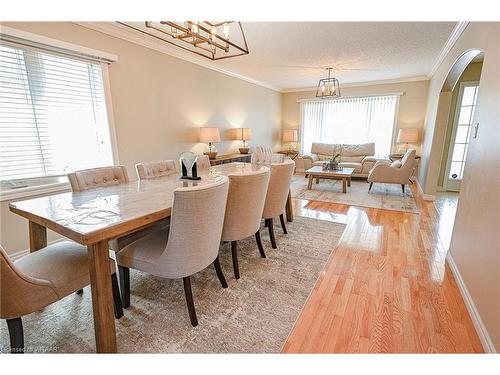 905 Woodbine Court, Kitchener, ON - Indoor Photo Showing Dining Room