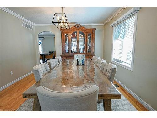 905 Woodbine Court, Kitchener, ON - Indoor Photo Showing Dining Room