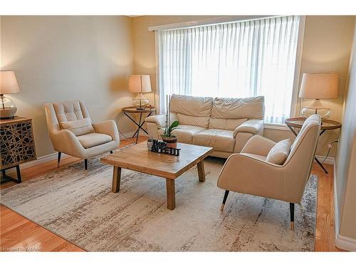 905 Woodbine Court, Kitchener, ON - Indoor Photo Showing Living Room