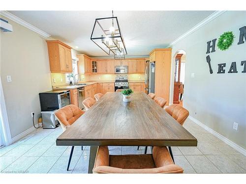 905 Woodbine Court, Kitchener, ON - Indoor Photo Showing Dining Room