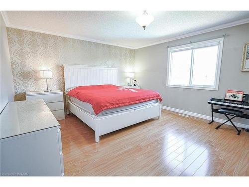 905 Woodbine Court, Kitchener, ON - Indoor Photo Showing Bedroom