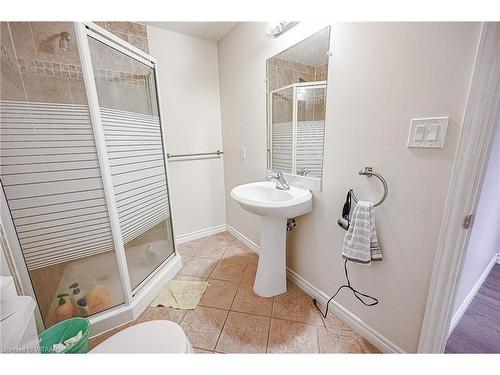 905 Woodbine Court, Kitchener, ON - Indoor Photo Showing Bathroom