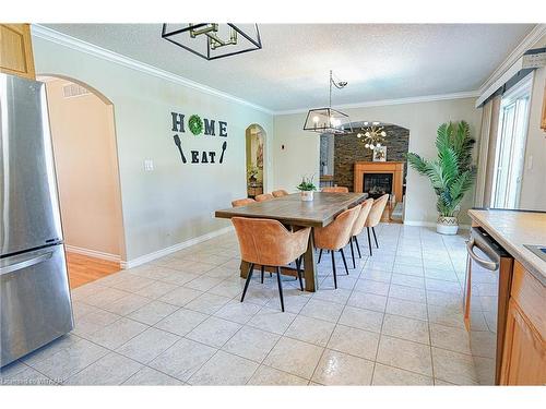 905 Woodbine Court, Kitchener, ON - Indoor Photo Showing Dining Room