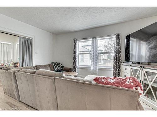 49 London Street W, Tillsonburg, ON - Indoor Photo Showing Living Room