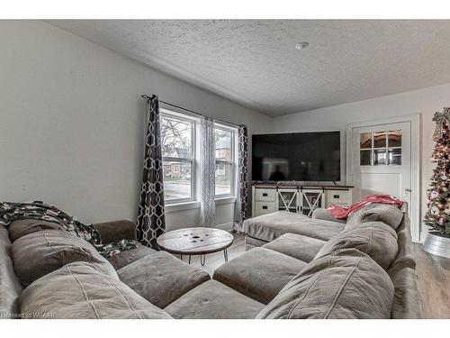 49 London Street W, Tillsonburg, ON - Indoor Photo Showing Living Room