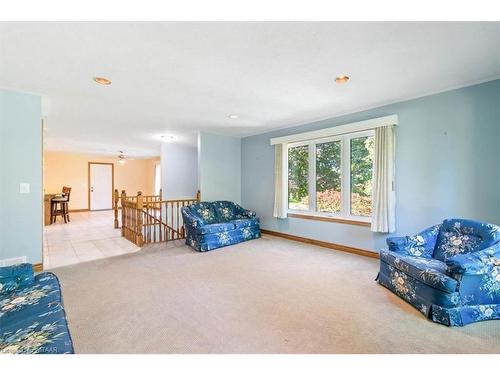 86 Glendale Drive, Tillsonburg, ON - Indoor Photo Showing Living Room