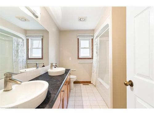 86 Glendale Drive, Tillsonburg, ON - Indoor Photo Showing Bathroom