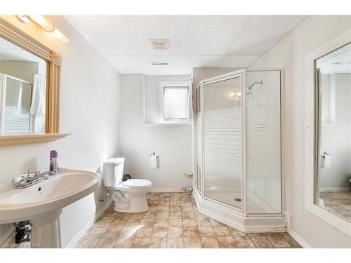 86 Glendale Drive, Tillsonburg, ON - Indoor Photo Showing Bathroom