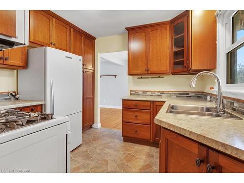 3 Parkside Drive, Tillsonburg, ON - Indoor Photo Showing Kitchen With Double Sink