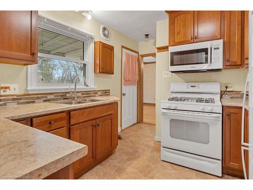 3 Parkside Drive, Tillsonburg, ON - Indoor Photo Showing Kitchen With Double Sink