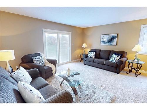 23 Hogarth Drive, Tillsonburg, ON - Indoor Photo Showing Living Room