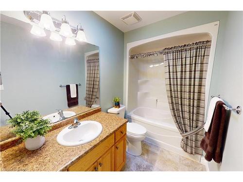 23 Hogarth Drive, Tillsonburg, ON - Indoor Photo Showing Bathroom