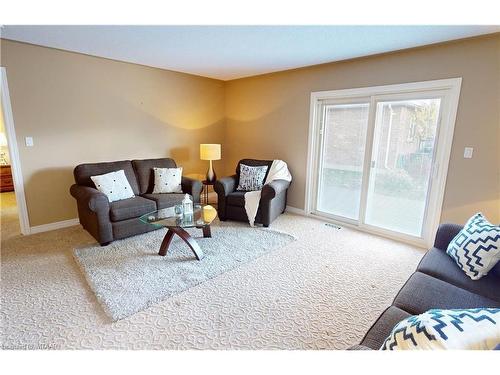 23 Hogarth Drive, Tillsonburg, ON - Indoor Photo Showing Living Room